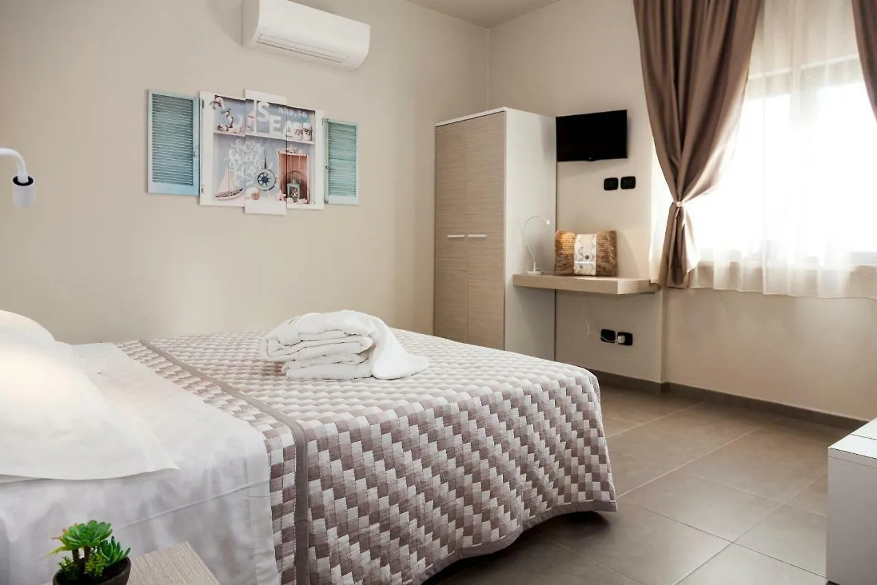 Affittacamere Hotel Riviera HUB Cisano sul Neva Italia